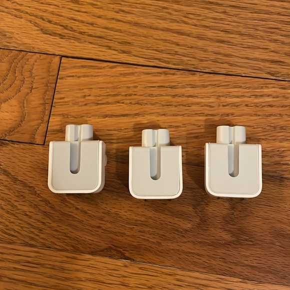 Apple White Remote Control, cables and plugs - Picture 11 of 11